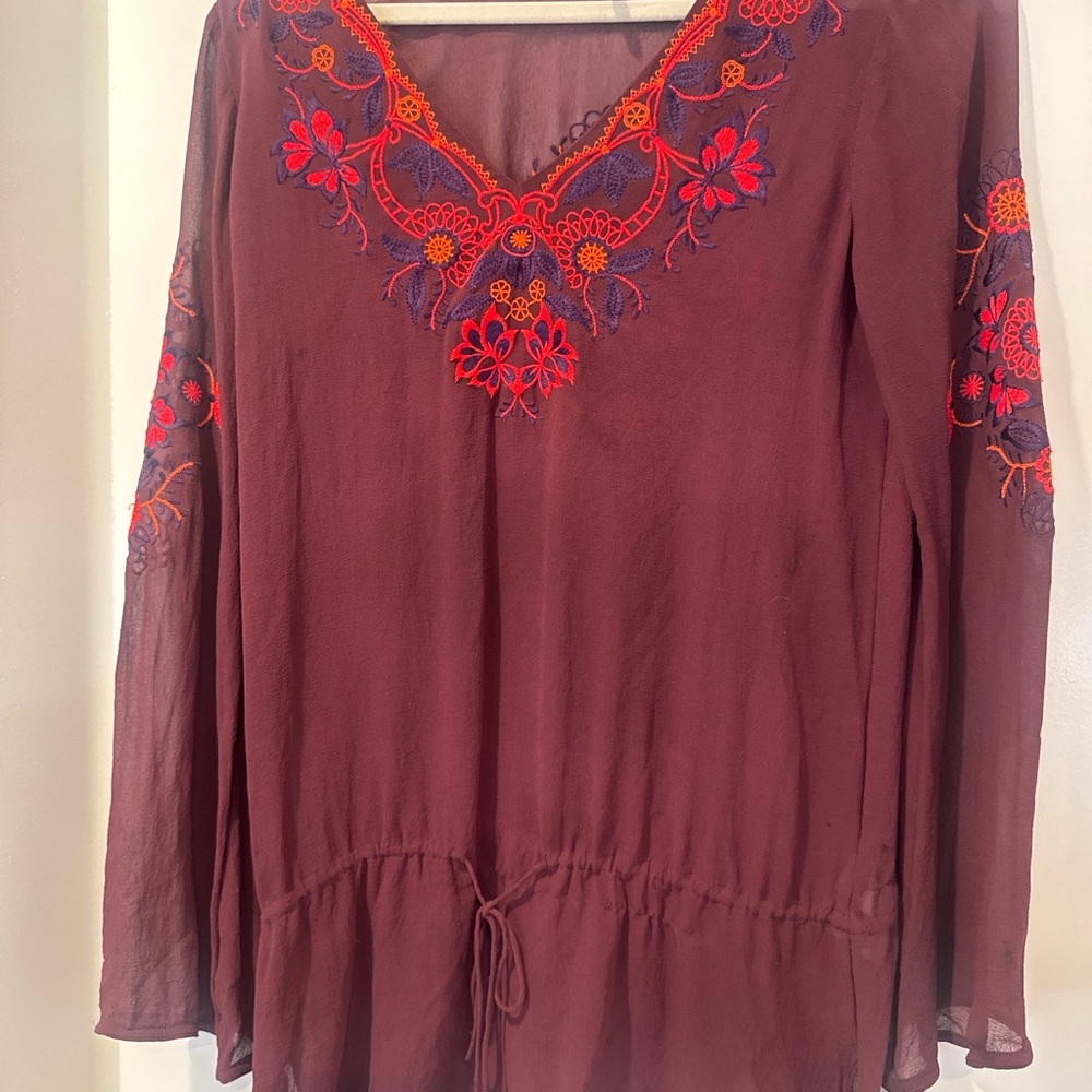 GUESS by Marciano 100% Silk Embroidered Boho Peasant Blouse Burgundy